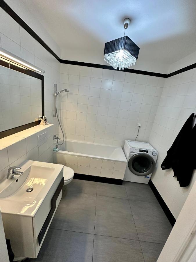 Browar Lubicz- 5Min Walk To The Old Town, Garage Apartment Krasków Exterior foto